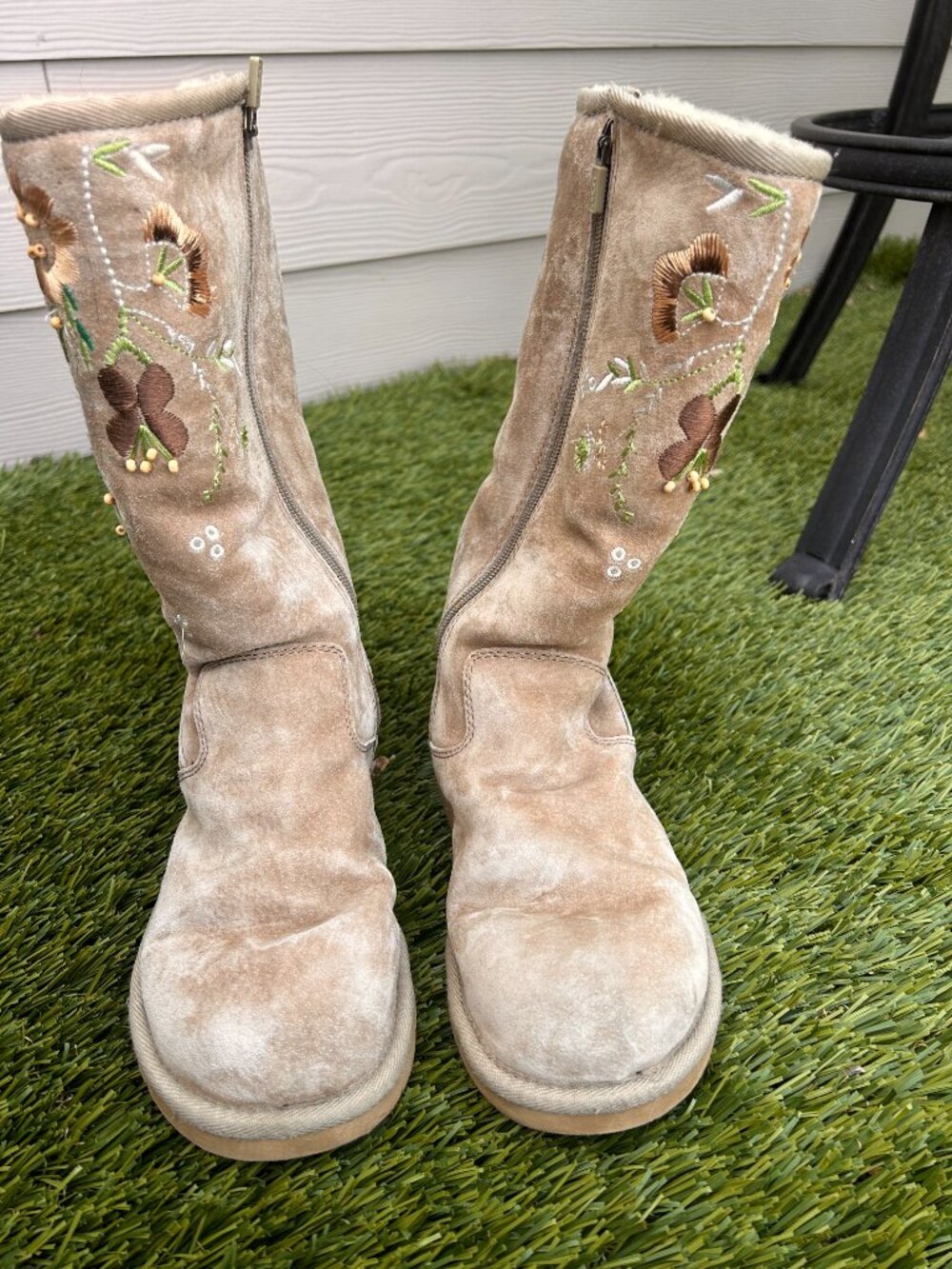 UGG Australia Flower Embroidered Tall Boot Sand Suede Shearling Lining Size 7 - Picture 5 of 7